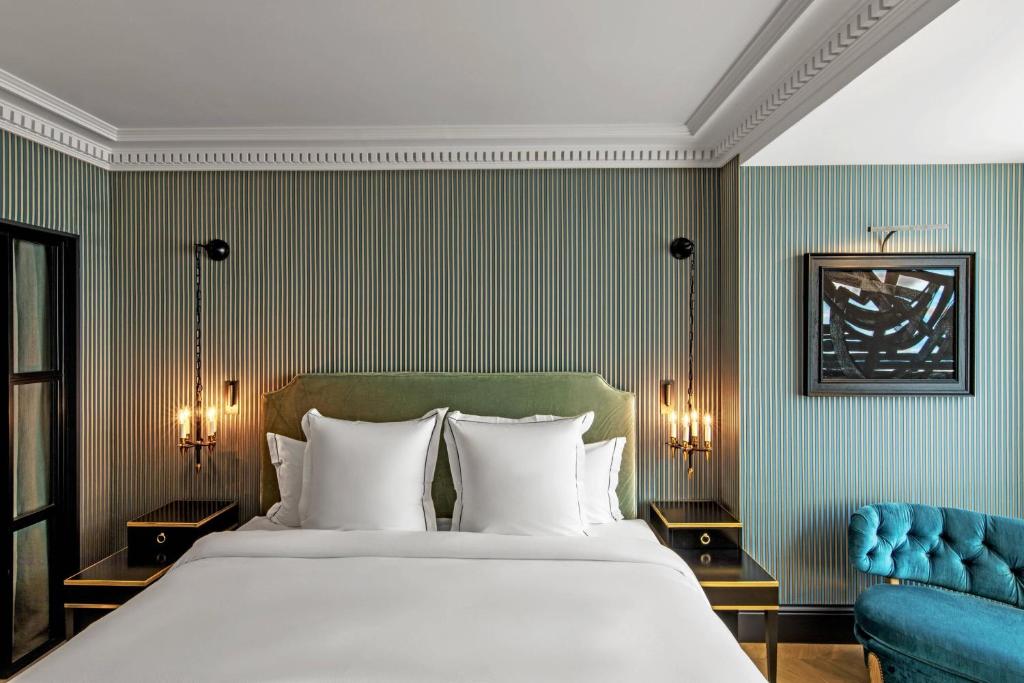 Deluxe, Guest room, 1 king - Image 10