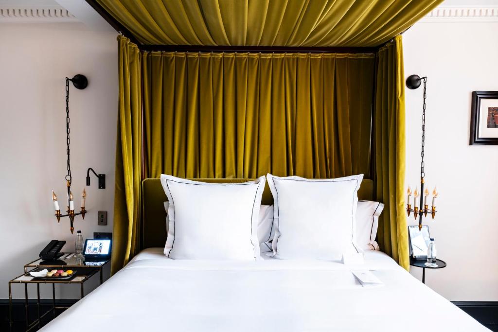 Deluxe Suite, 1 King - Image 12