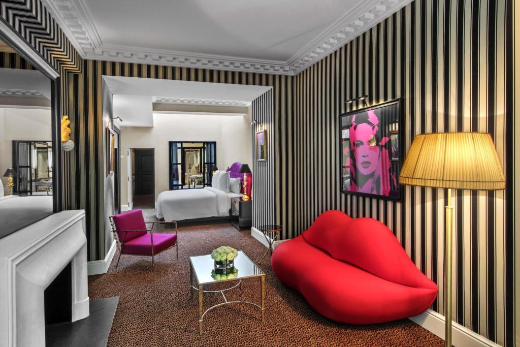 Deluxe Suite, 1 King - Image 15