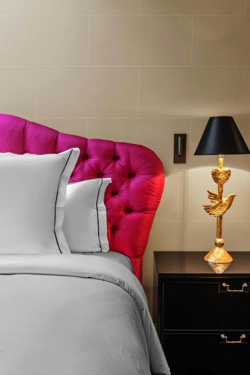 Deluxe Suite, 1 King - Image 19