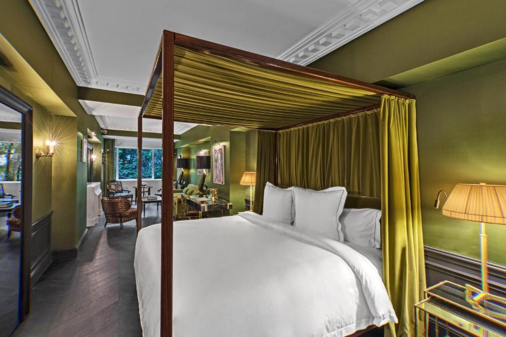 Deluxe Suite, 1 King - Image 20