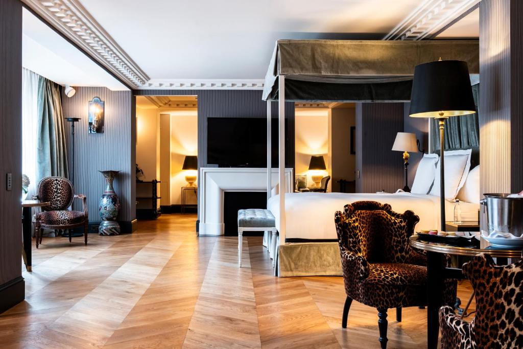 Deluxe Suite, 1 King - Image 5