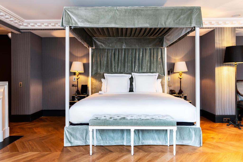 Deluxe Suite, 1 King - Image 7