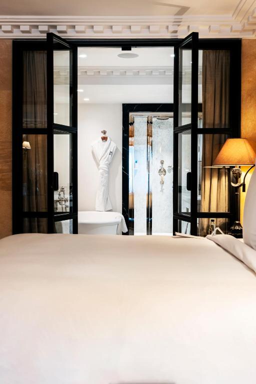 Junior Suite, 1 King - Image 3