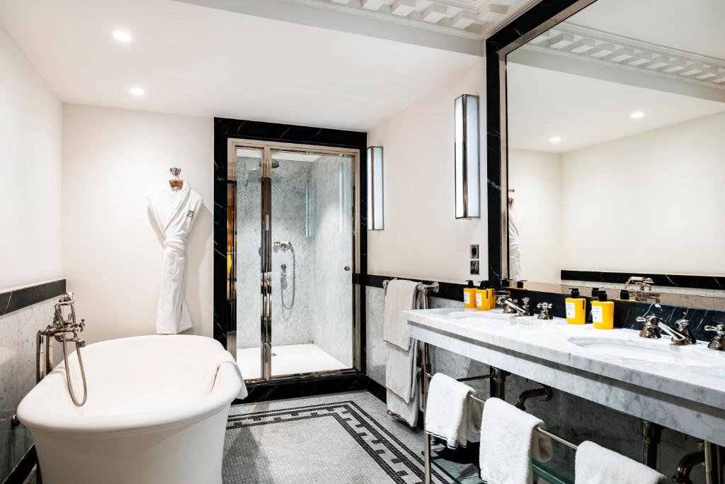 Junior Suite, 1 King - Image 4
