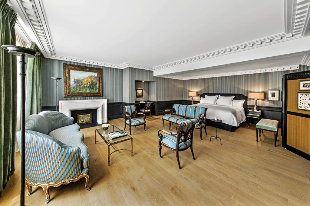 Prestige Suite, 1 King, Sofa bed - Image 17