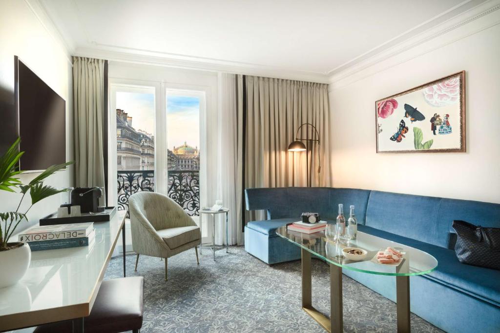 Executive Suite with View - Image 2