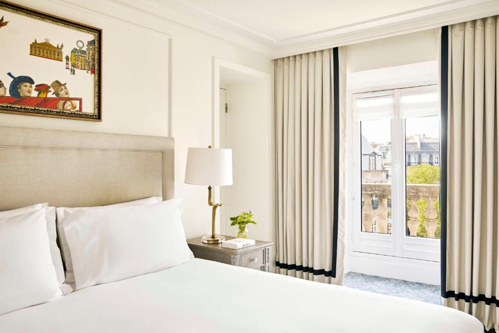 Executive Suite with View - Image 3