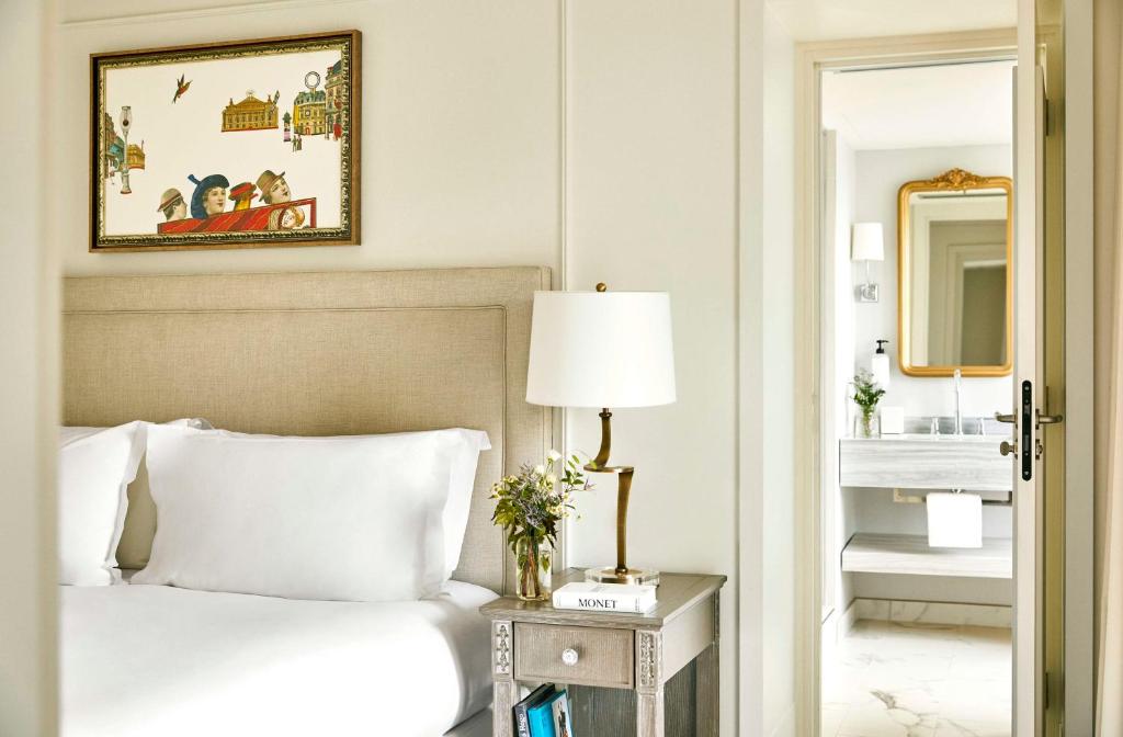 Executive Suite with View - Image 4