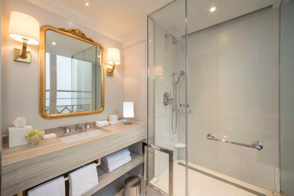 Family Suite with View - Image 5