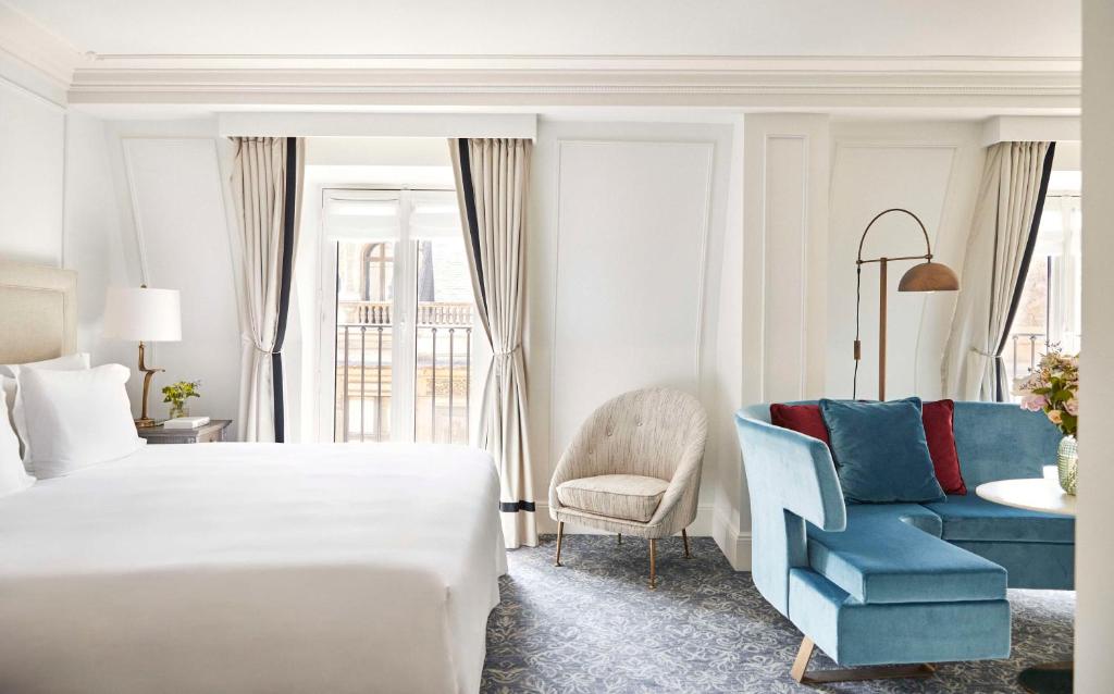Junior Suite with View - Image 3