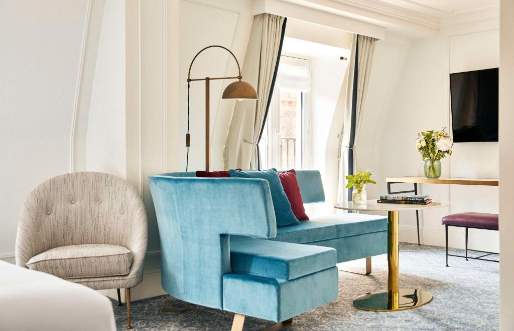 Junior Suite with View - Image 5