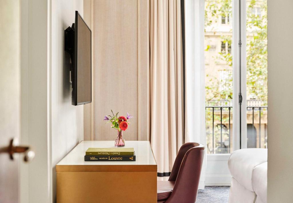 Twin Room with View - Image 4