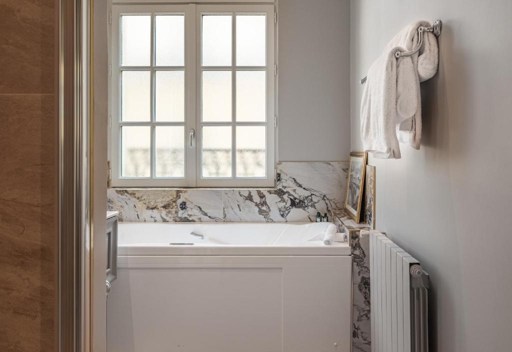 Executive Room - Image 9