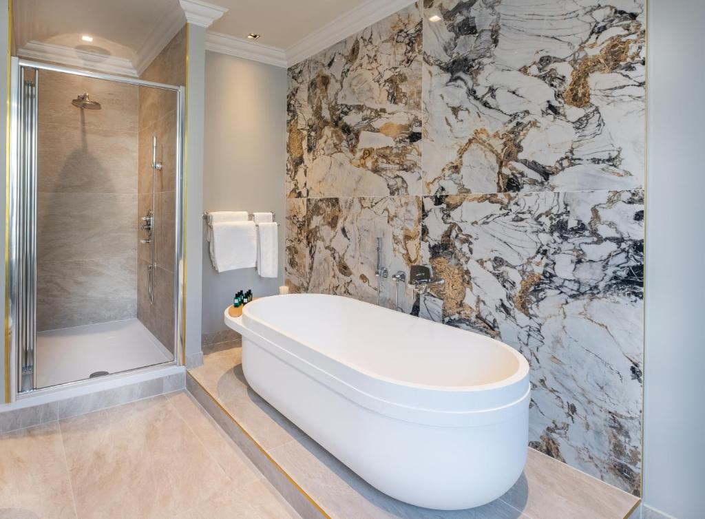 Superior Suite - Image 1