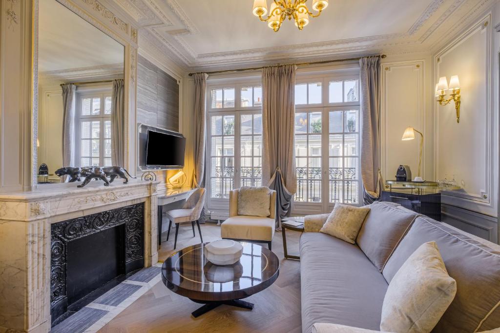 Superior Suite - Image 7