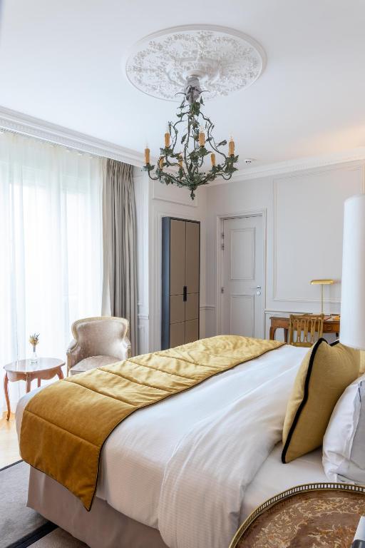 Deluxe Room - Image 4