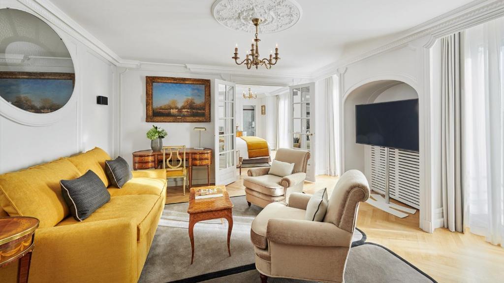 Signature Suite - Image 1