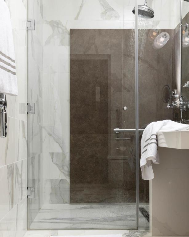 Superior Double Room - Image 4