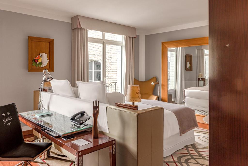 Deluxe Collection Room - Image 4