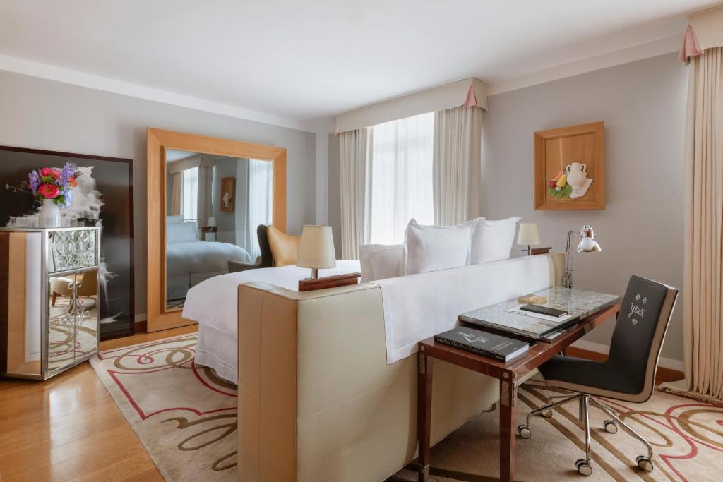 Deluxe Collection Room - Image 6