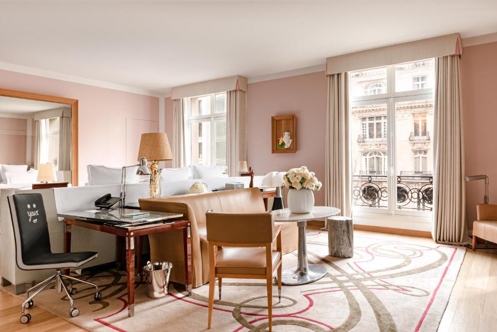 Gallery King Suite - Image 2