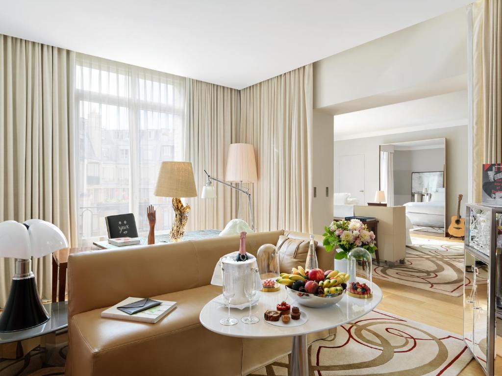 Gallery King Suite - Image 7