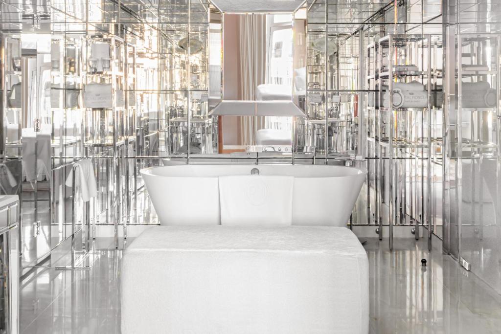 Lifestyle Suite - Image 2