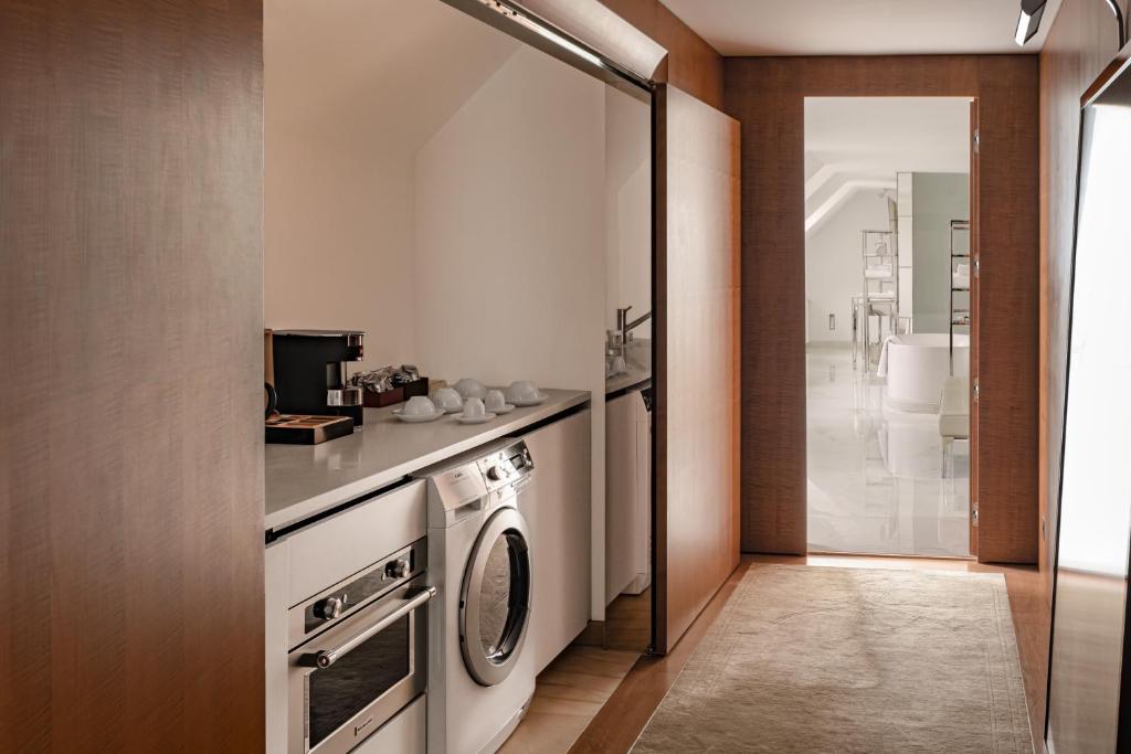 Raffles Presidential Suite - Image 1