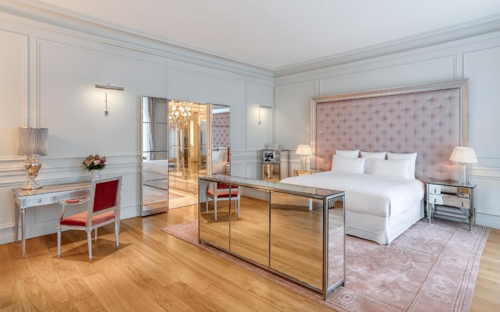 Raffles Presidential Suite - Image 18