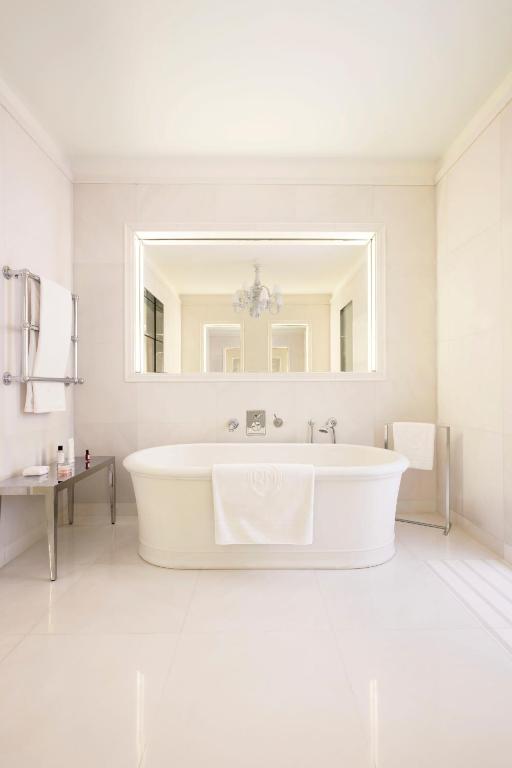 Raffles Presidential Suite - Image 4