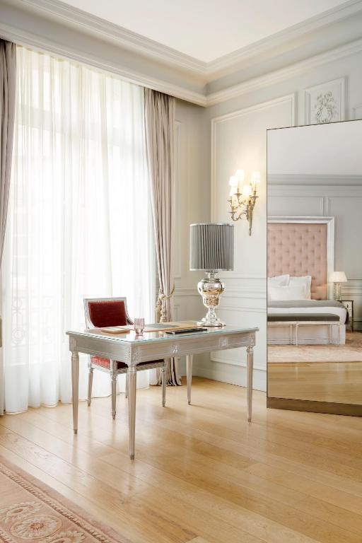 Raffles Presidential Suite - Image 8