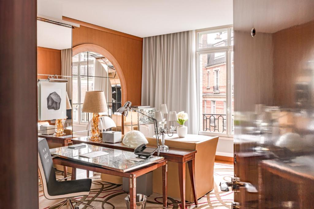 Signature Suite - Image 1