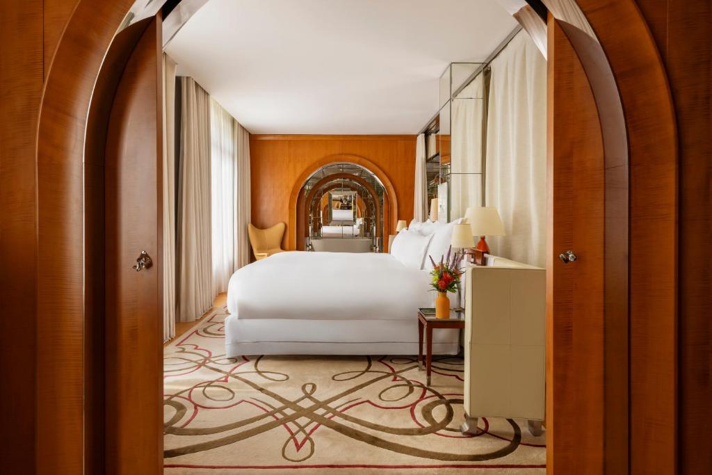 Signature Suite - Image 6