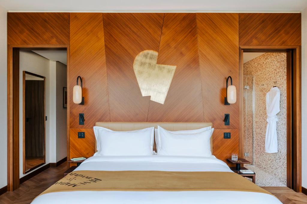 Deluxe Double Room with Terrace - Image 2