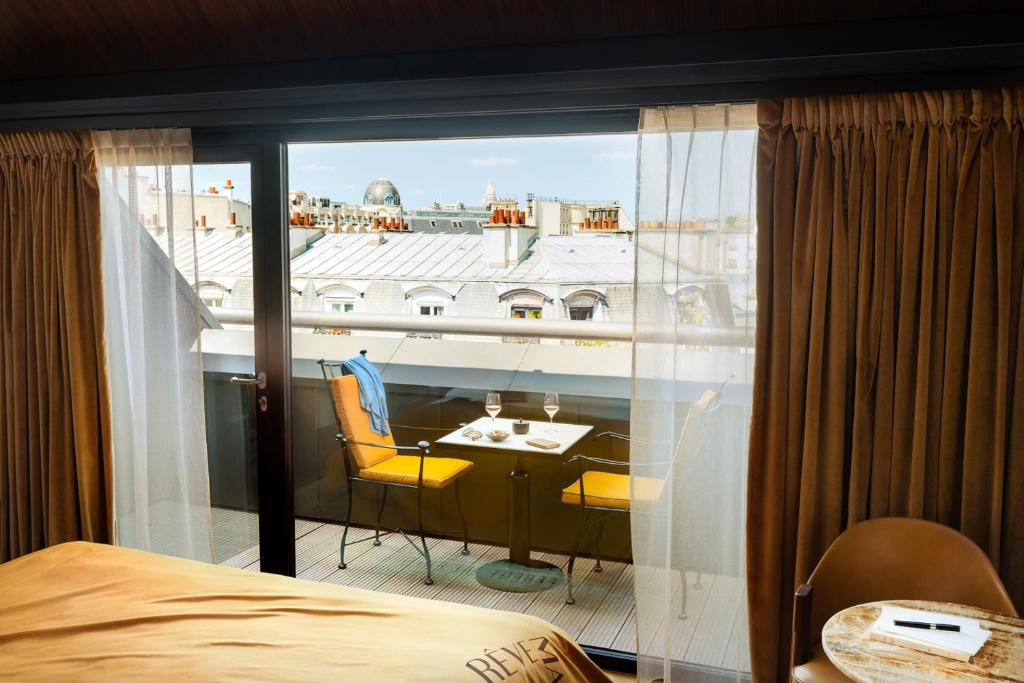 Deluxe Double Room with Terrace - Image 3