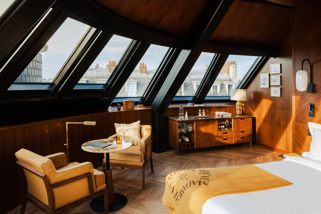 The Nest - Suite with Parisian rooftops View - Atelier - Image 2