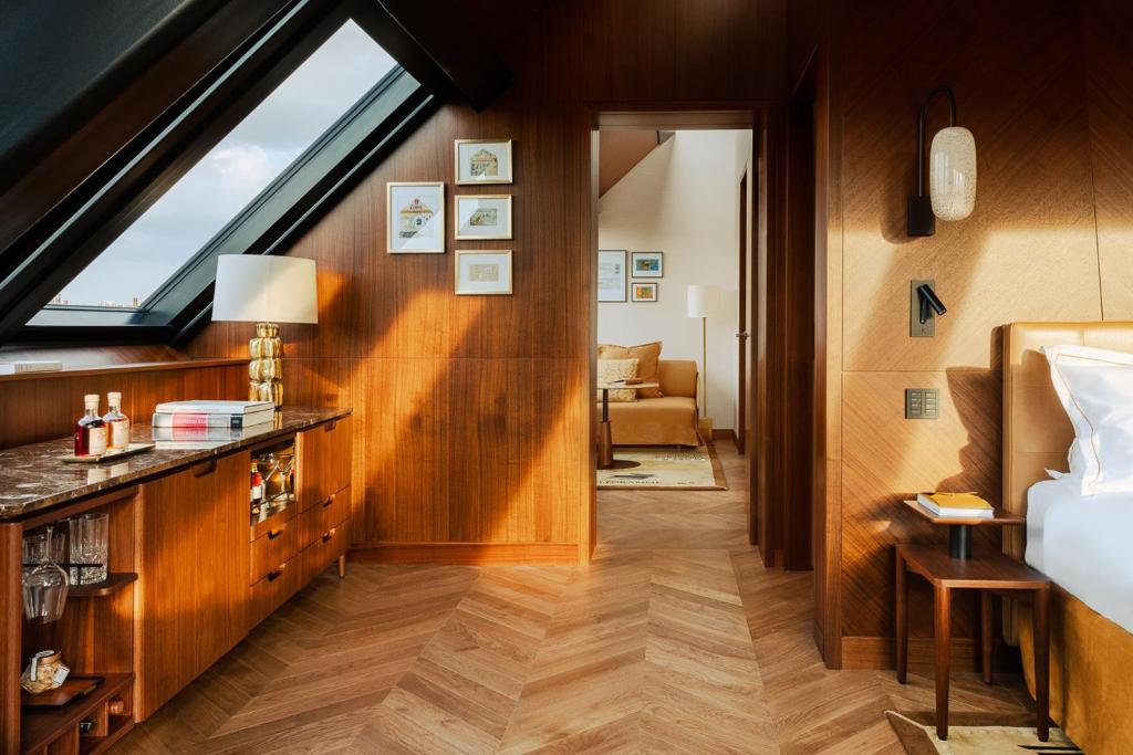 The Nest - Suite with Parisian rooftops View - Atelier - Image 3