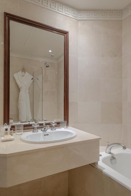 Executive Room - Image 5