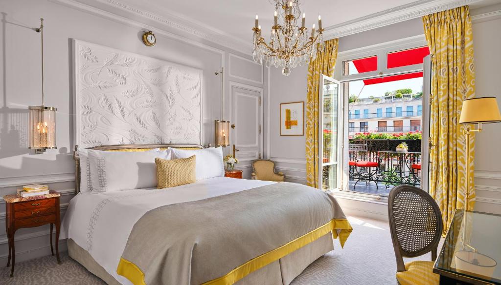Deluxe Double or Twin Room with Avenue View - Image 3