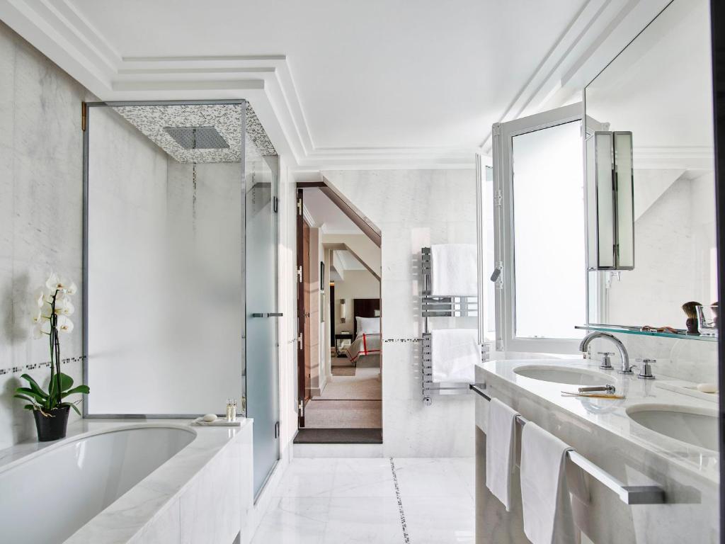 Deluxe Suite - Image 3