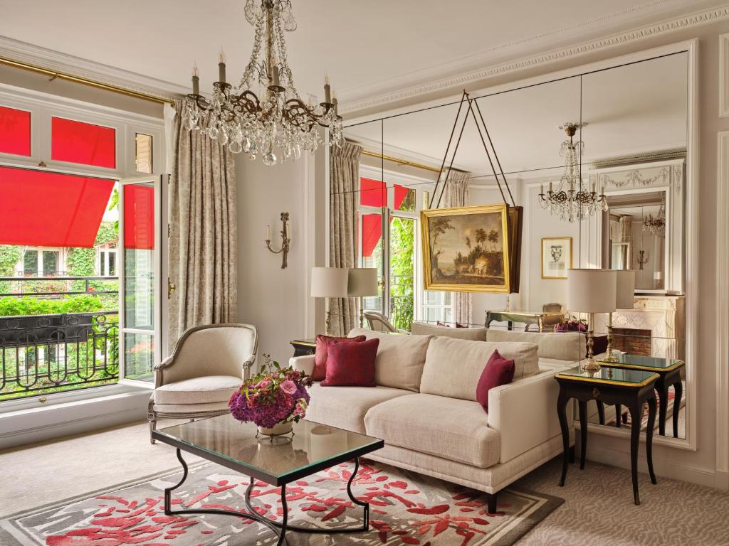 Deluxe Suite - Image 4