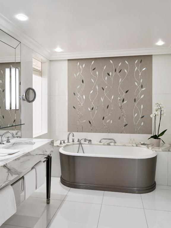 Junior Prestige Suite - Image 1