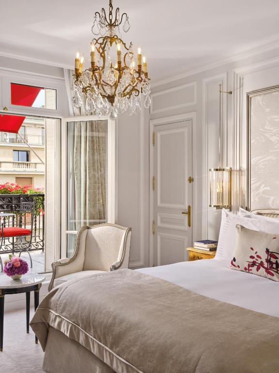 Prestige Suite with Avenue View - Image 1