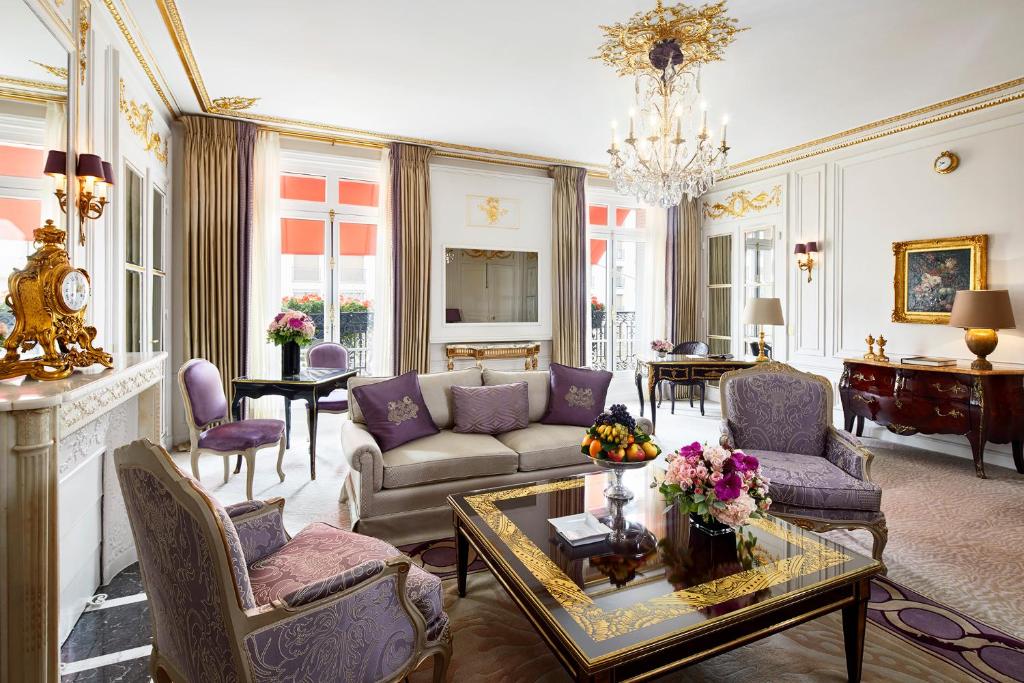 Prestige Suite with Avenue View - Image 3