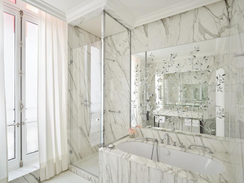 Superior Suite - Image 1
