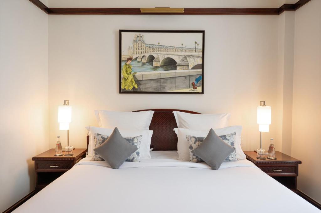 Deluxe Balcony Room - Image 3