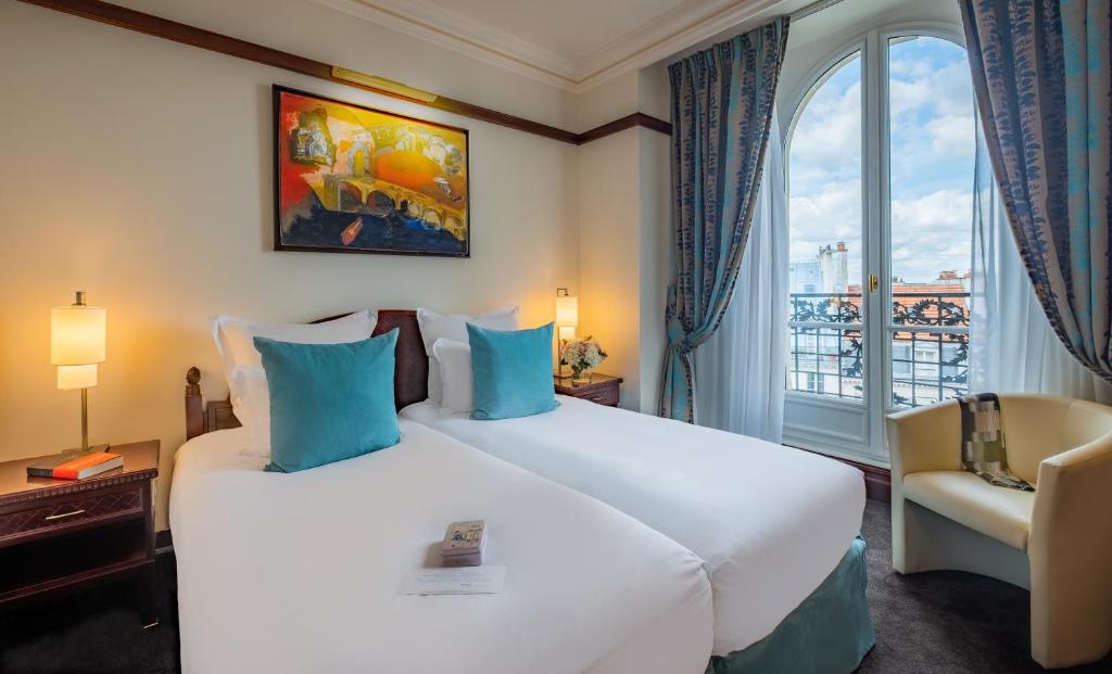 Deluxe Room - Image 3
