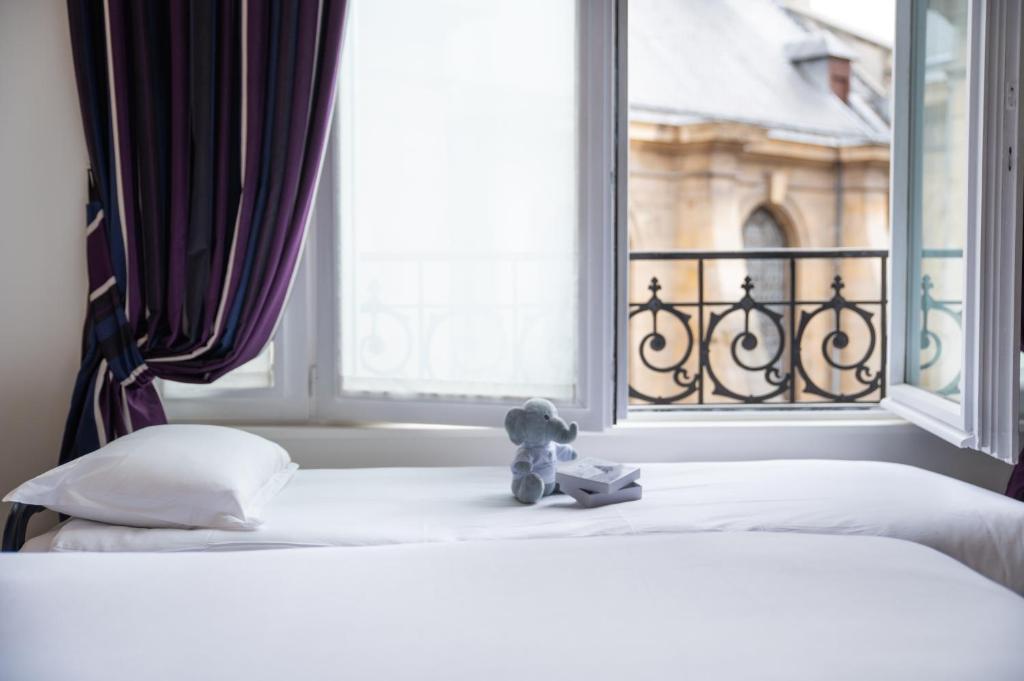 Deluxe Triple Room - Image 4