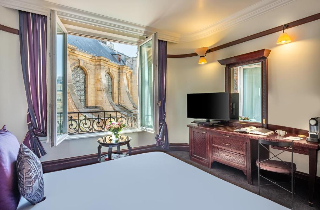 Deluxe Triple Room - Image 6